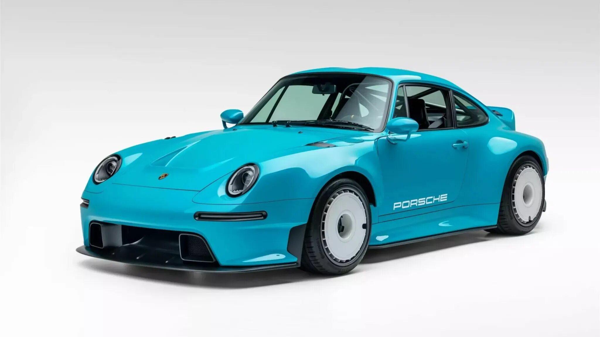 Классический Porsche 911 стал карбоновым рестомодом с 500-сильным «атмосферником»