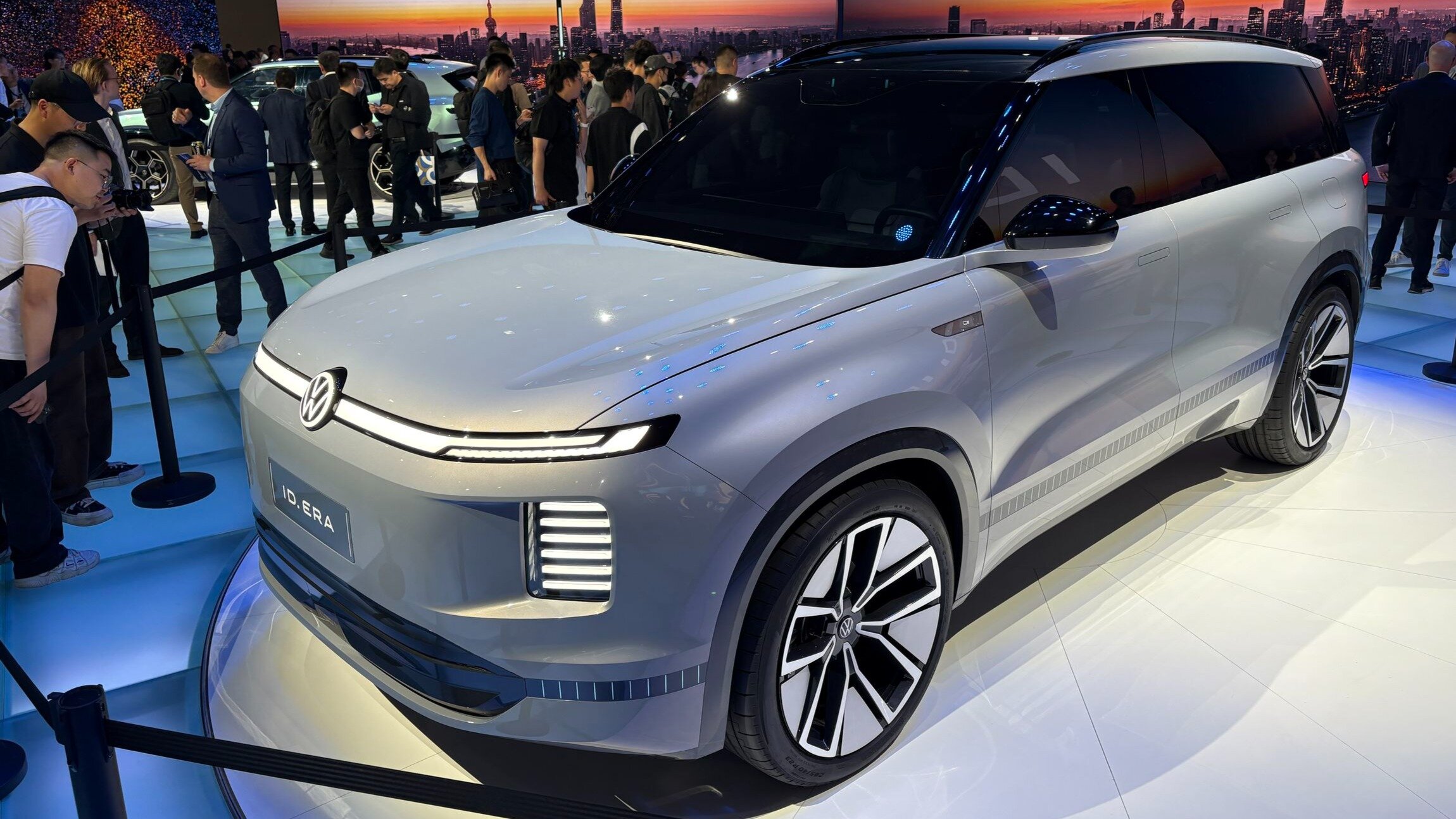 Volkswagen представил в Шанхае три новинки: среди них флагманский кроссовер ID. ERA