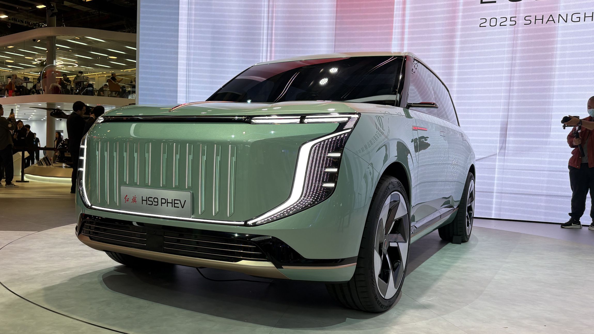 Hongqi представил преемника большого внедорожника HS9 и премиальную летающую машину  