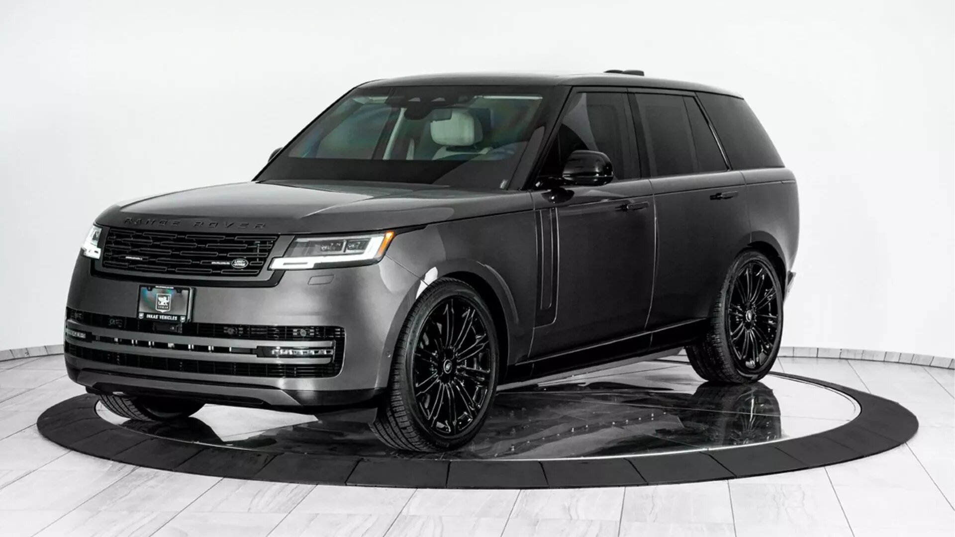 Range Rover нового поколения впервые стал броневиком
