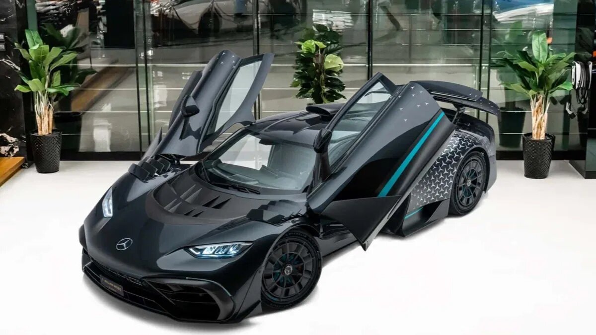 В России в продаже появился гиперкар Mercedes-AMG One за 485 миллионов рублей