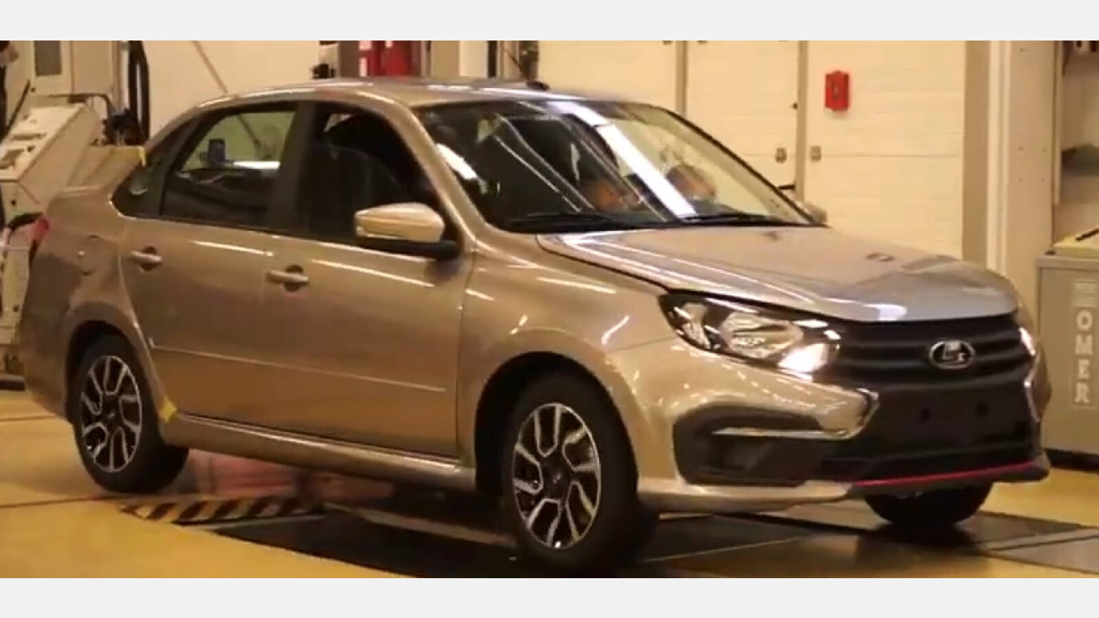 На АвтоВАЗе собрали первую «антикризисную» Lada Granta Drive Active