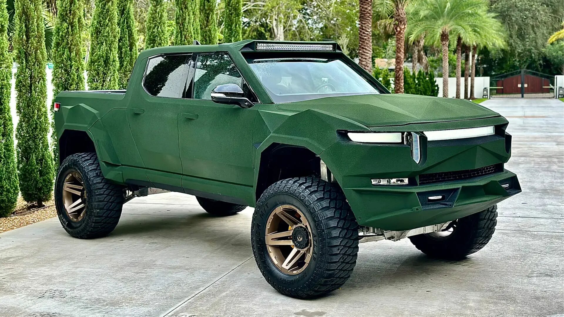 Тюнеры впервые доработали электропикап Rivian R1T