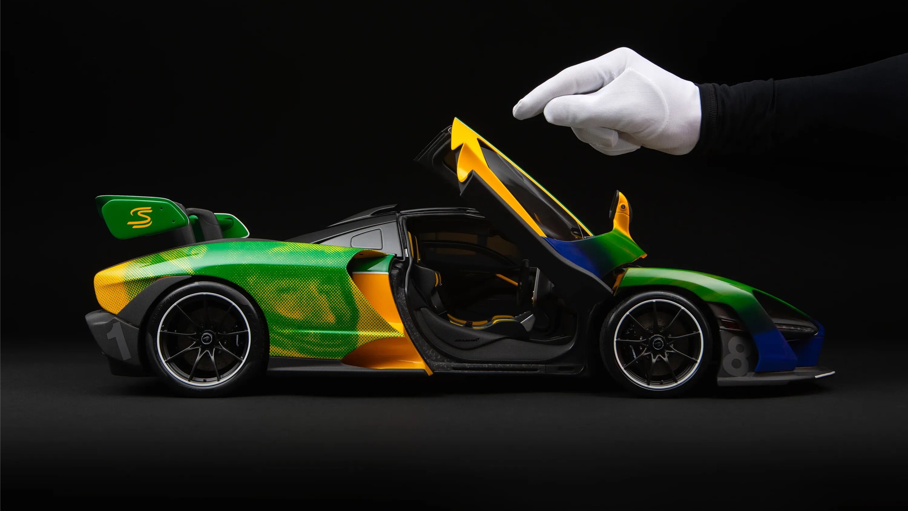 Новейший McLaren Senna стал игрушкой за 2 миллиона рублей