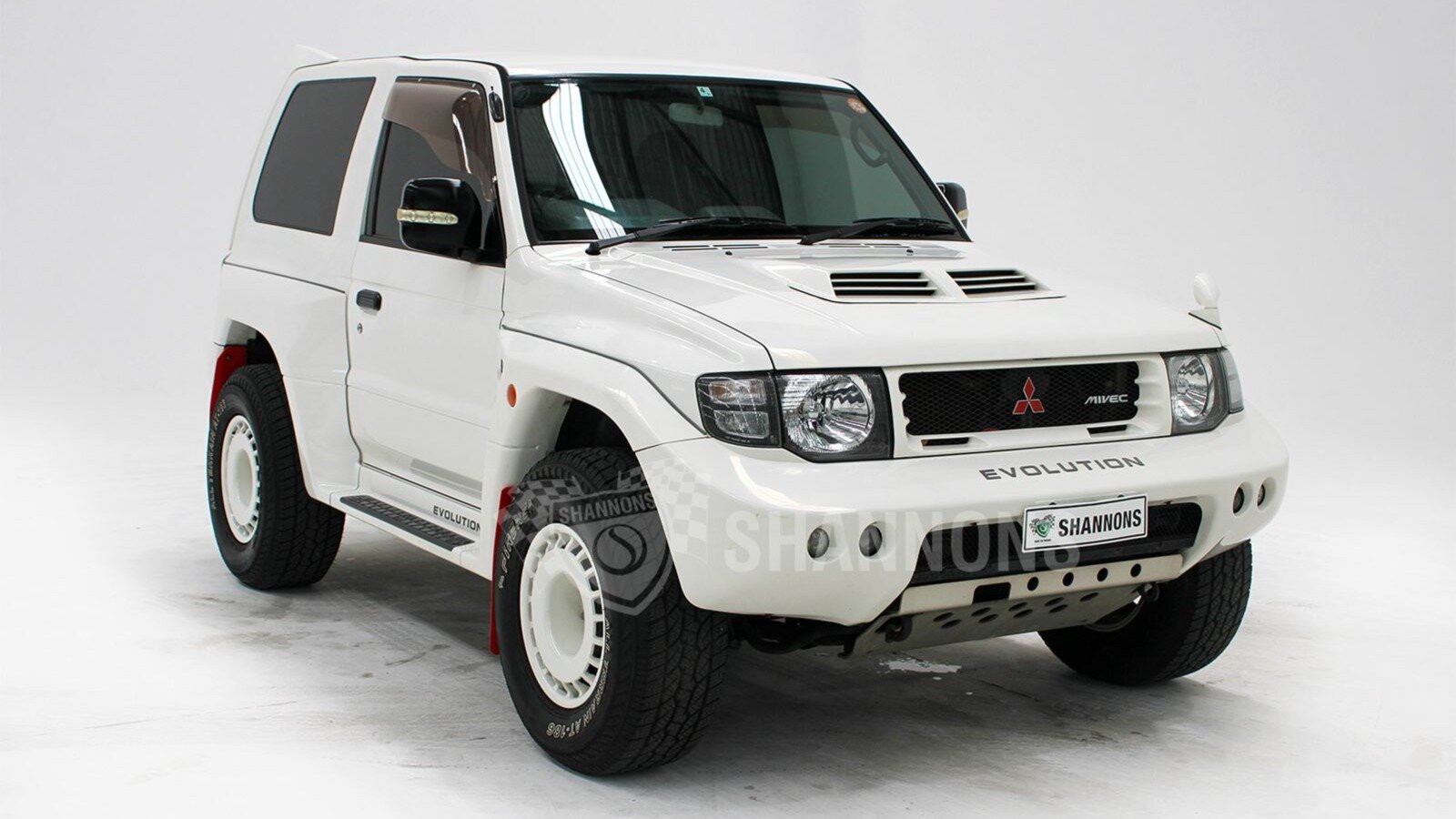 С молотка уйдёт очень редкий внедорожник Mitsubishi — это «боевой» Pajero Evolution