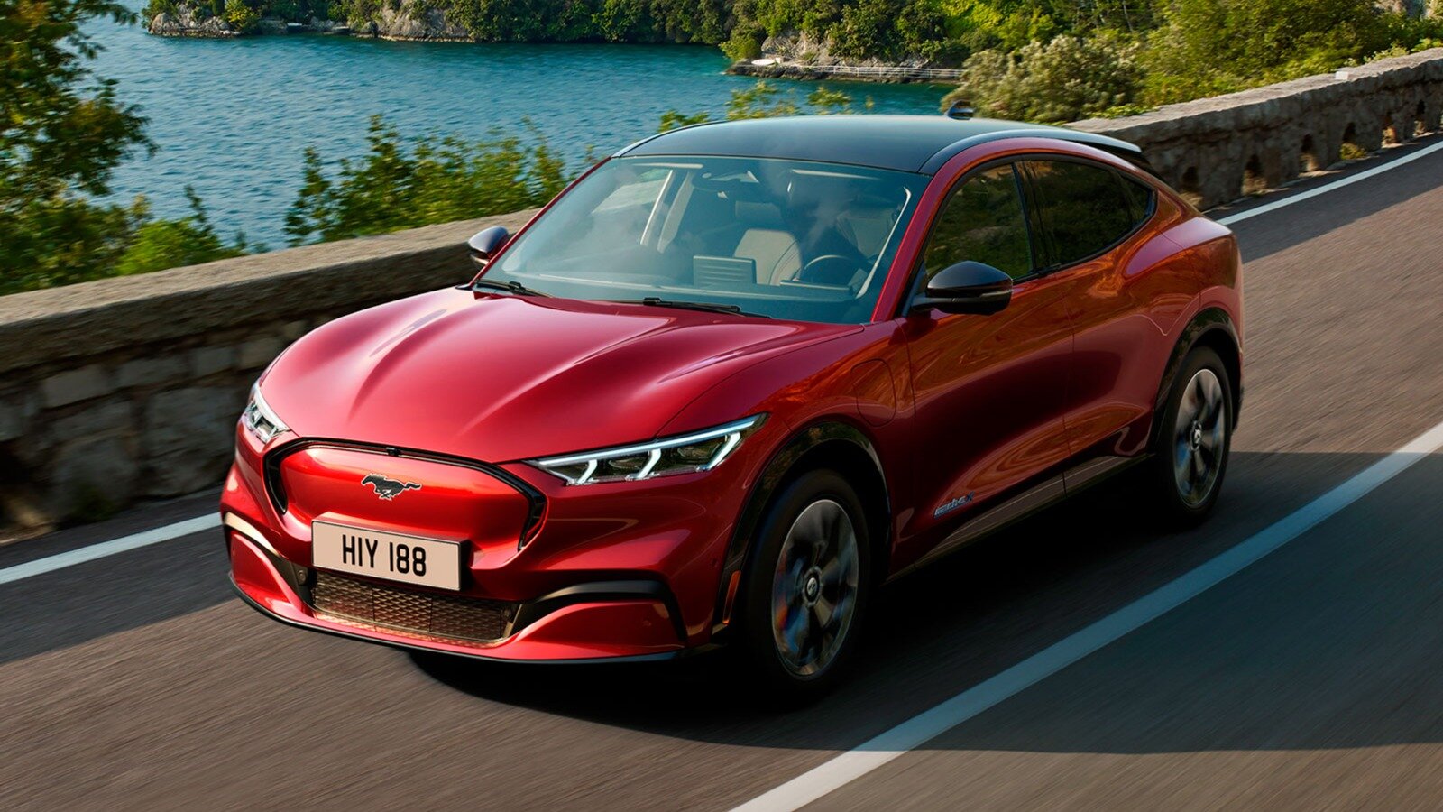 Ford отзовёт электрокроссоверы Mustang Mach-E из-за выпадающих стёкол
