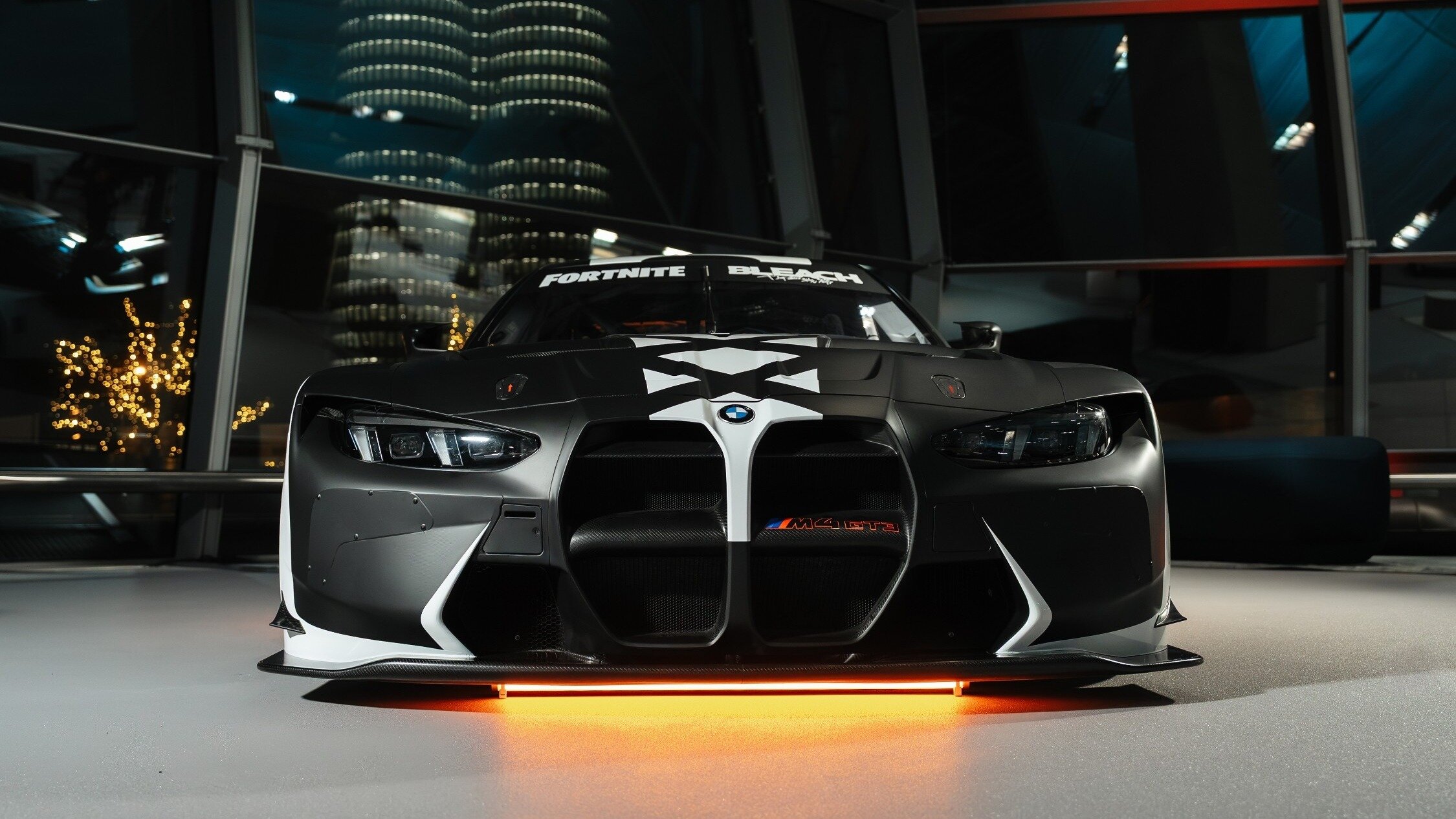 Особый BMW M4 GT3 Evo появился в компьютерных играх Fortnite и Rocket League