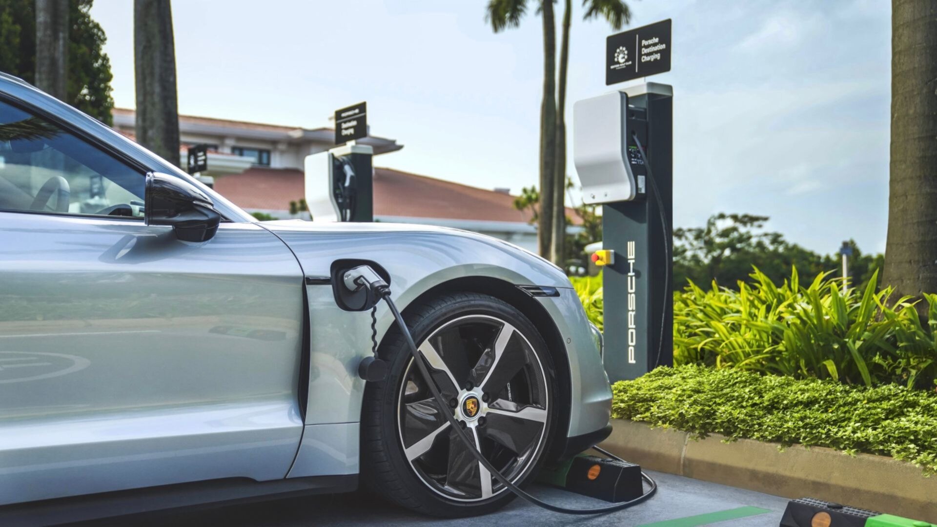 Porsche выпустит роскошный электрокроссовер крупнее Macan EV