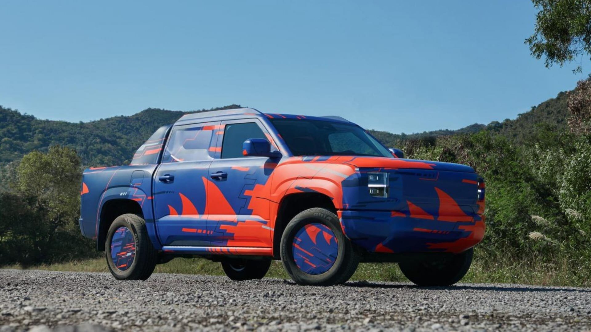 Гибридный пикап BYD размером с Toyota Hilux показали на официальных фото