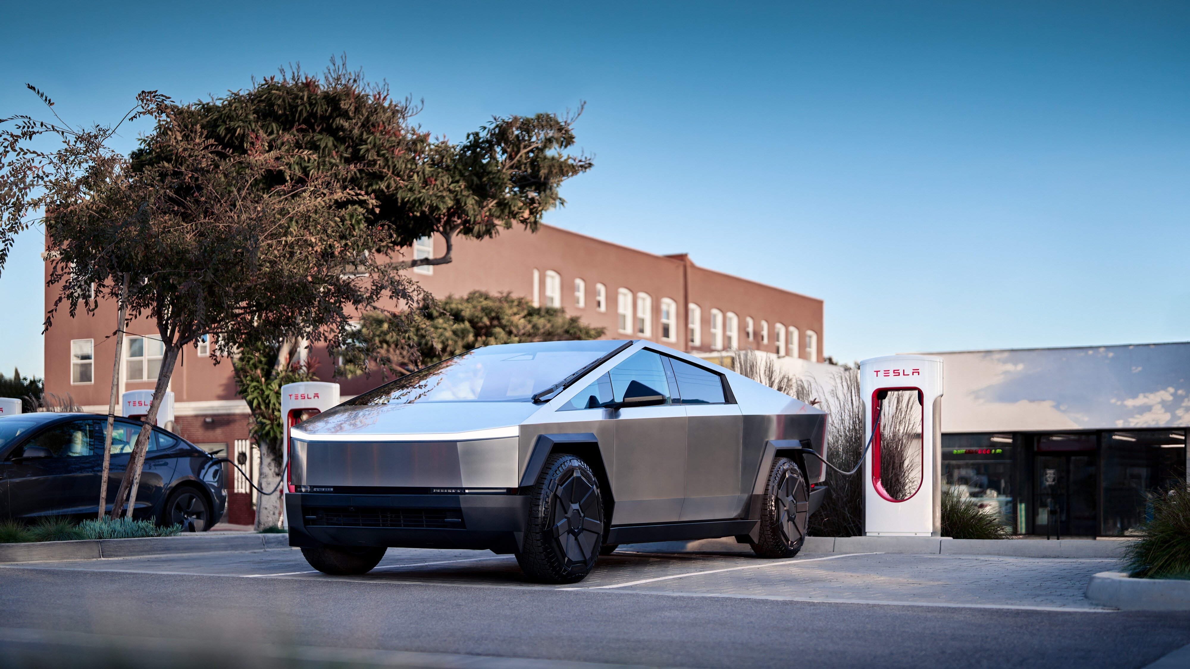 Из Tesla за сутки уволились два топ-менеджера: один из них отвечал за Сybertruck