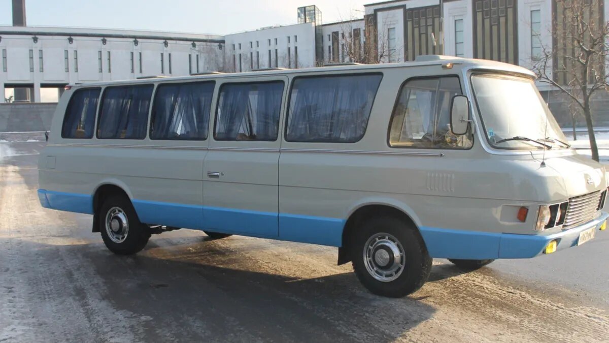 Представительский автобус ЗИЛ «Юность» за 9 миллионов выставили на продажу