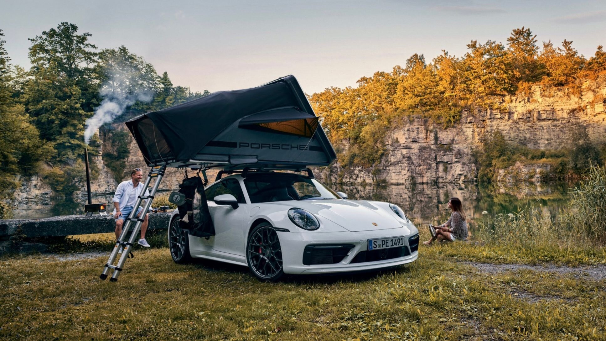 Porsche 911 (и не только) предложили недорого превратить в кемпер палаткой на крыше