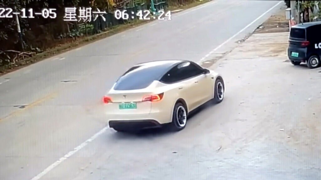 Tesla оправдана по делу о громкой аварии в Китае: вина лежит на водителе