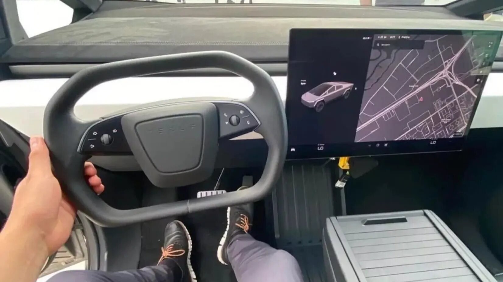 Рассекречен салон серийного Tesla Cybertruck: большой экран, руль-штурвал и ничего больше