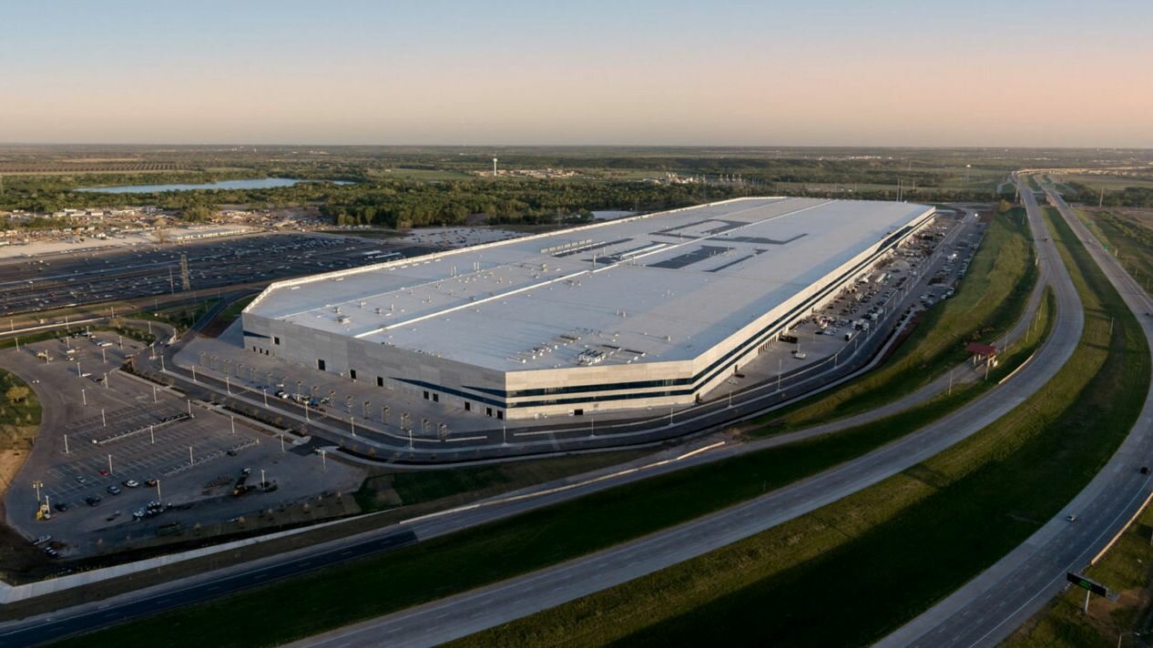 Европейский завод Tesla работает втрое медленнее, чем обещал Илон Маск
