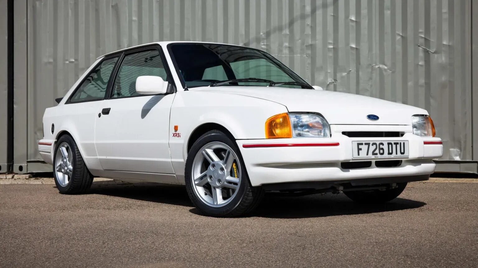 Британцы сделали незаметный тюнинг классическому Ford Escort XR3i