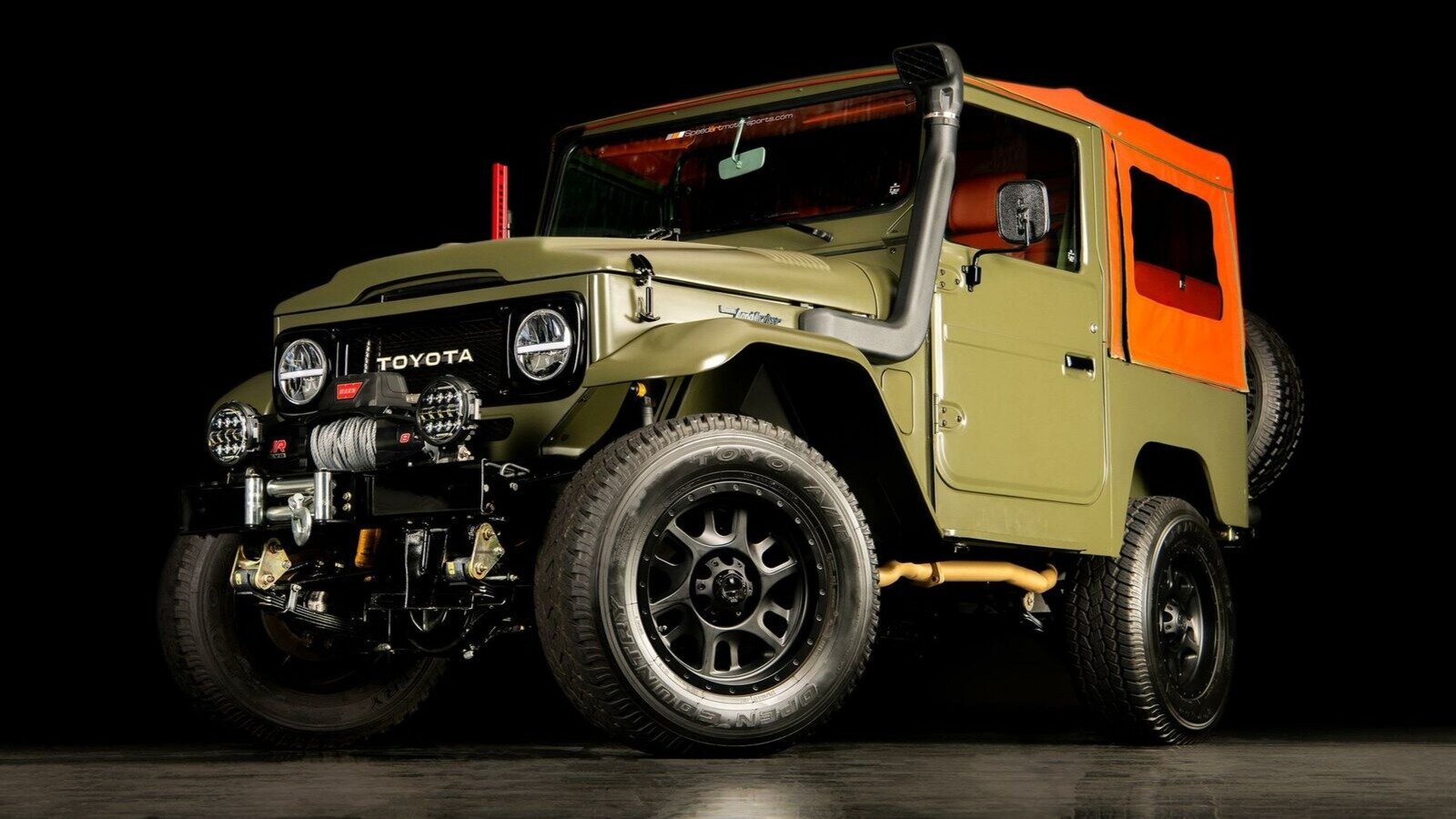 На продажу выставлен почти новый рестомод Toyota Land Cruiser FJ40