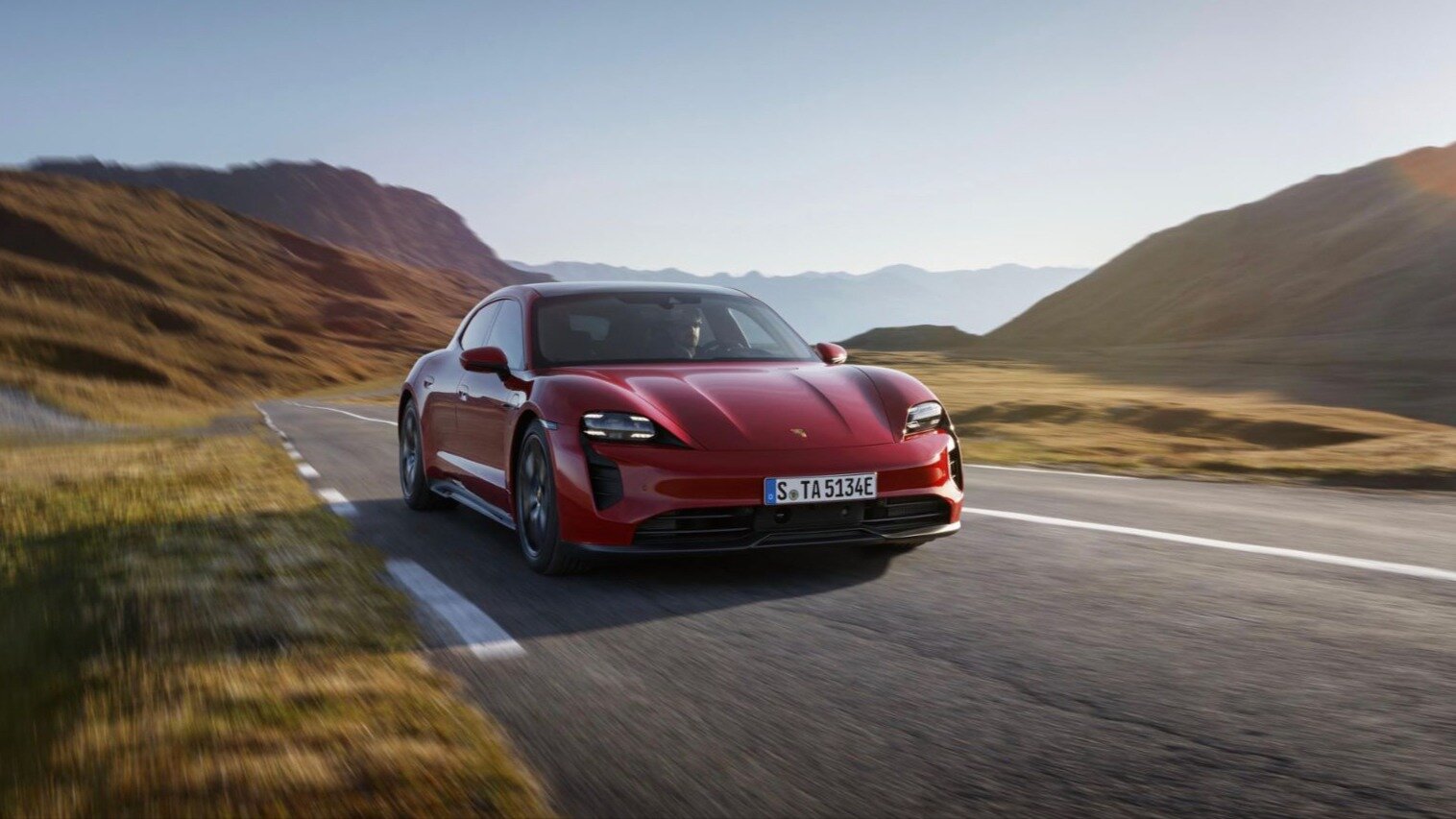 Porsche заплатит до 4500 долларов тем, кто пересядет с Tesla на Taycan