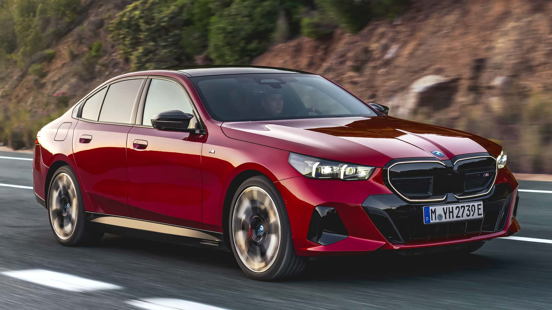 Новая «пятёрка» BMW представлена официально: «автопилот», электромоторы для М-версии и цена от 58 тысяч долларов