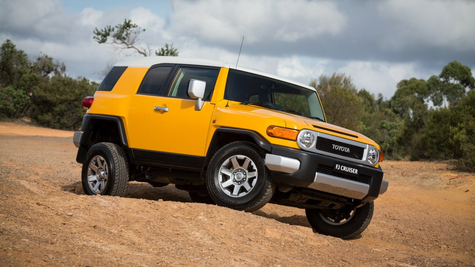 Старый внедорожник Toyota FJ Cruiser подорожал более чем вдвое за три года
