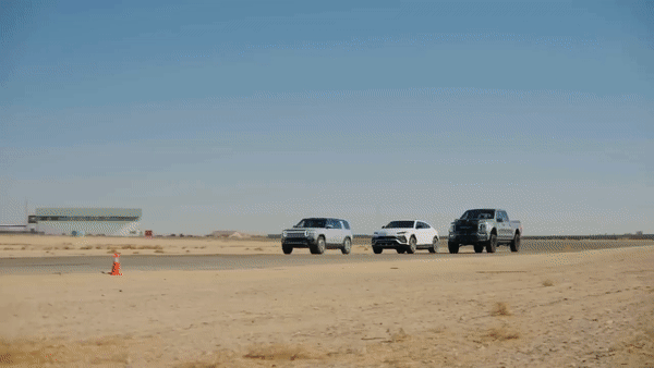 Rivian R1S, Lamborghini Urus и заряженный Shelby F-150 Super Snake сравнили в дрэге