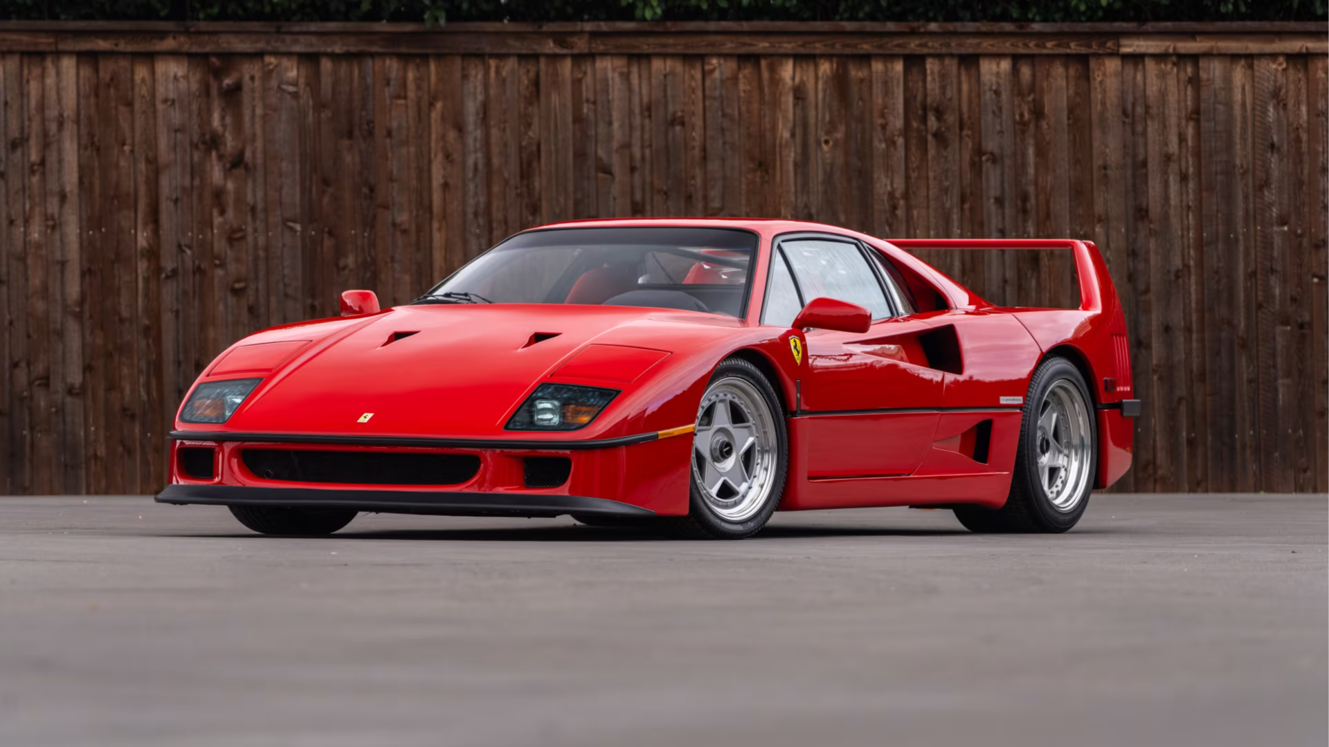 С молотка уйдёт редкий Ferrari F40 с небольшим пробегом