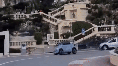 Электрокар Citroen Ami перевернулся в попытке быстро пройти безобидный поворот