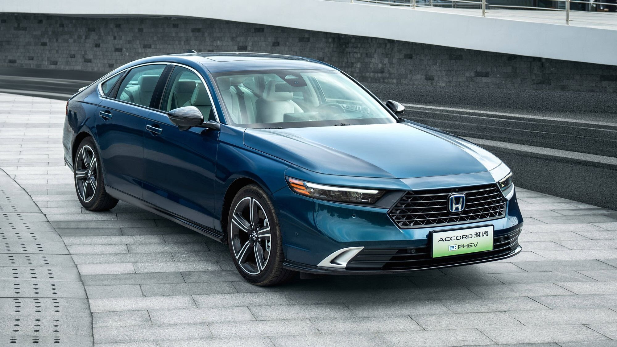 Гибрид Honda Accord предложили в Китае со скидкой 1,1 миллиона рублей
