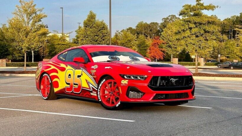 Новый Ford Mustang GT стал Молнией Маккуином из «Тачек»