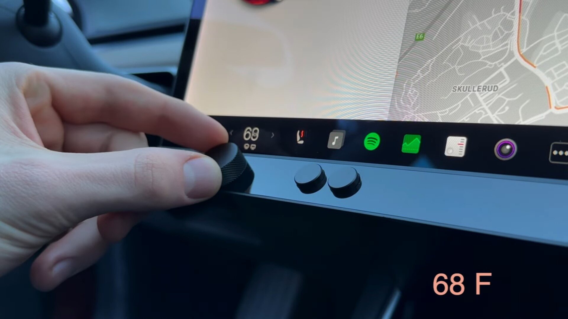 Энтузиасты добавят физические кнопки в салоны Tesla Model 3 и Model Y