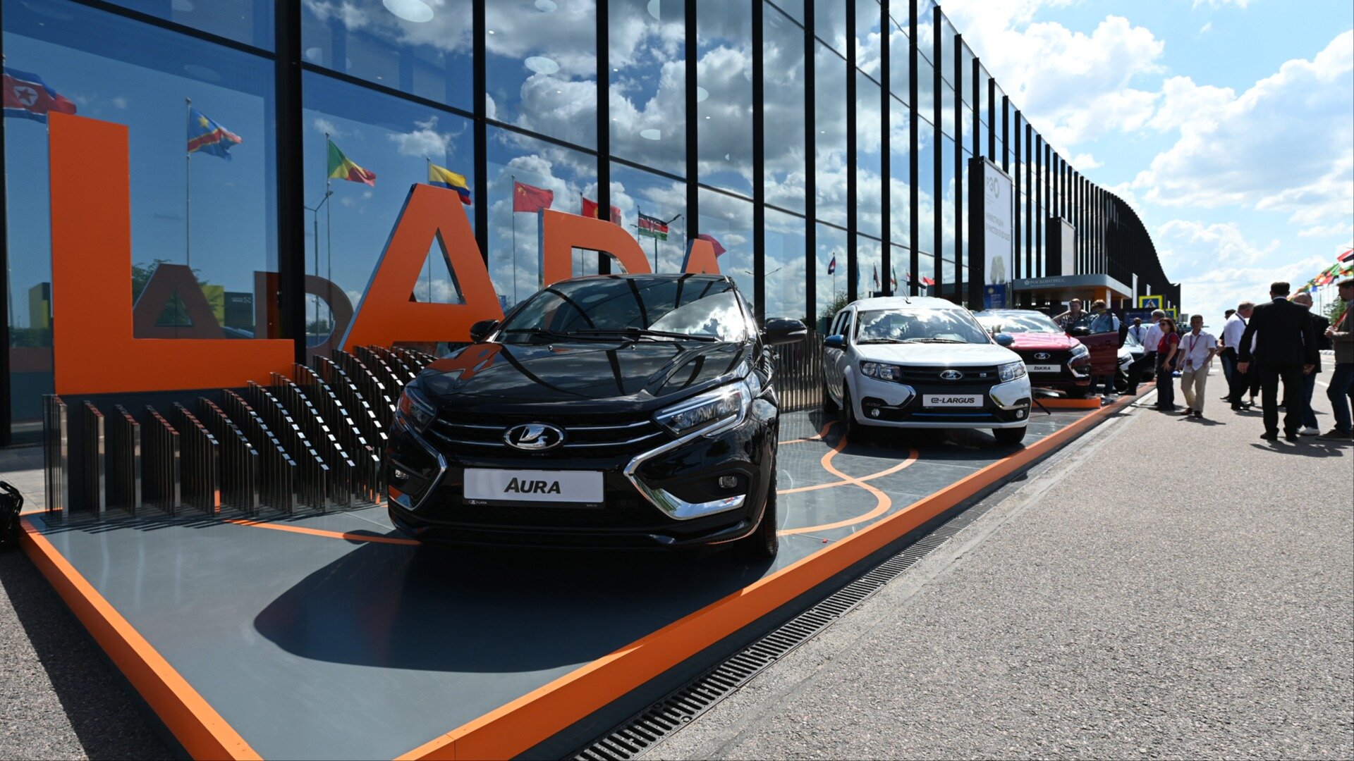 АвтоВАЗ уточнил сроки запуска производства Lada Aura
