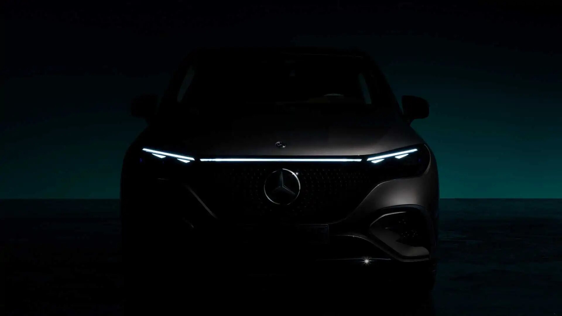 Электрокроссовер Mercedes-Benz EQE SUV: первое официальное фото экстерьера