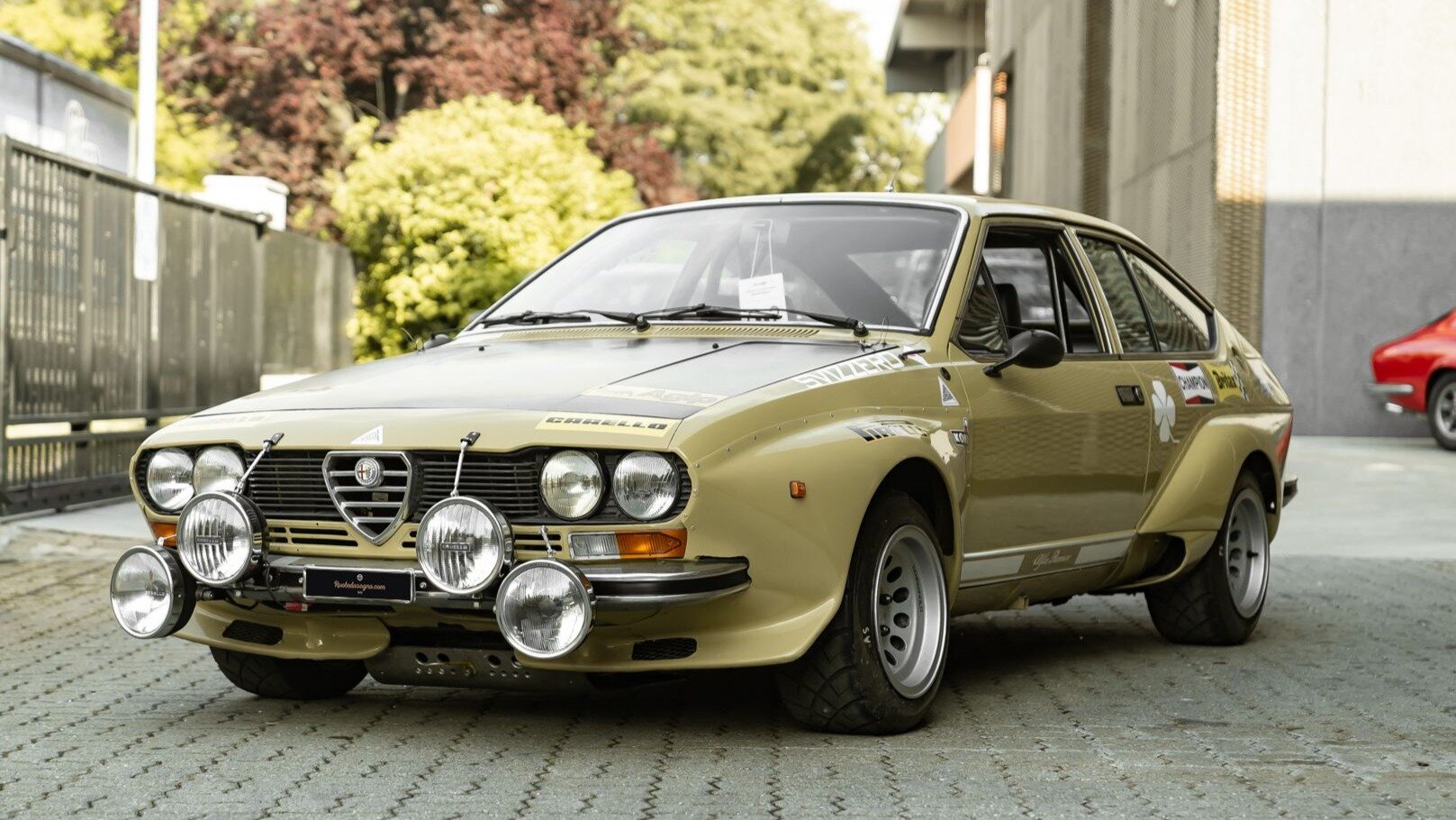 На продажу выставлена уникальная Alfa Romeo: она участвовала в ралли