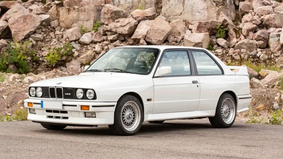 Редкий спорткар BMW M3 первого поколения ушёл с молотка за 86 тысяч евро