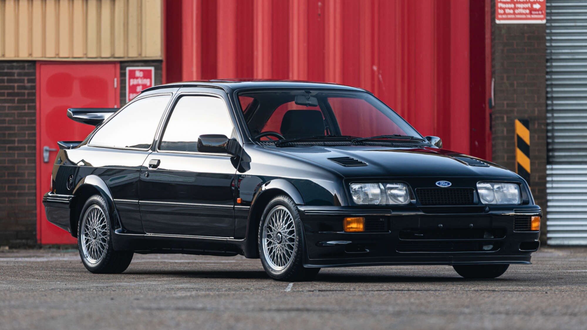 На аукционе за 54 миллиона рублей продали выпущенный в 1987 году Ford Sierra Cosworth RS500