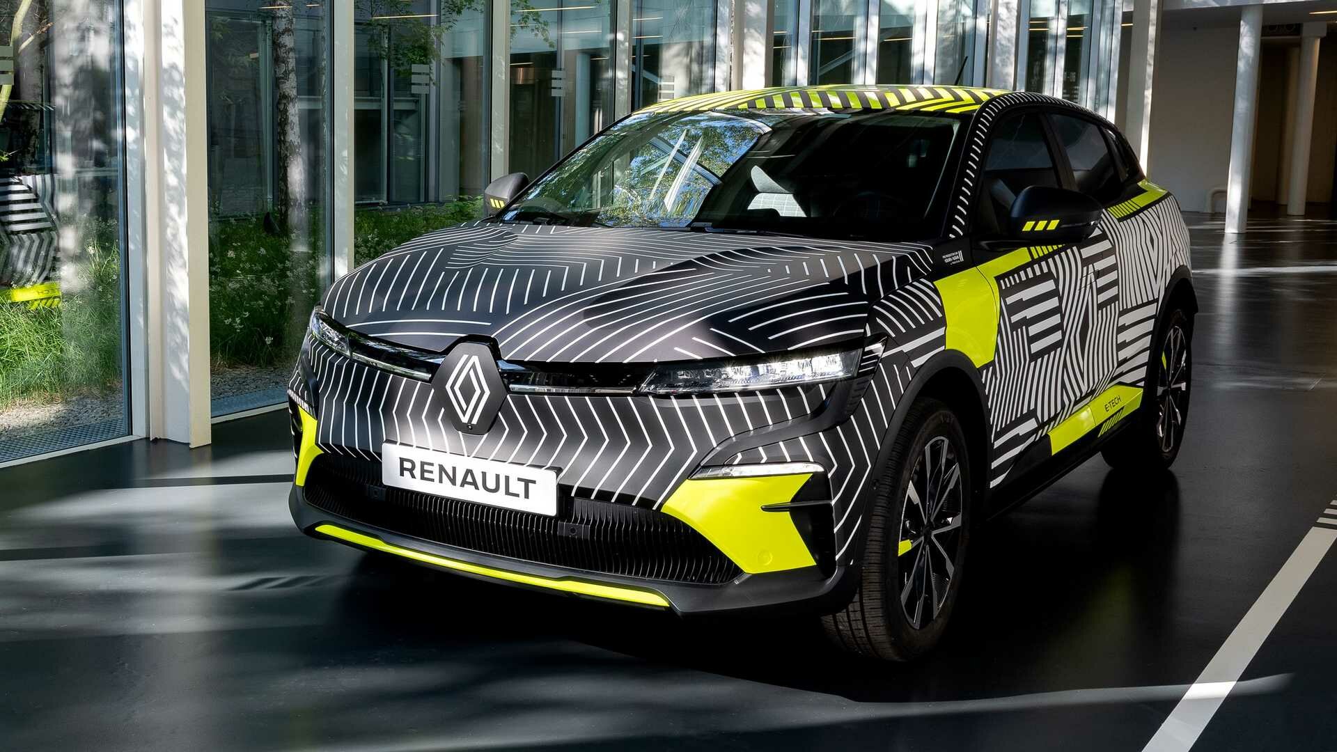 Марка Renault показала почти серийный электрический Megane с запасом хода 450 километров