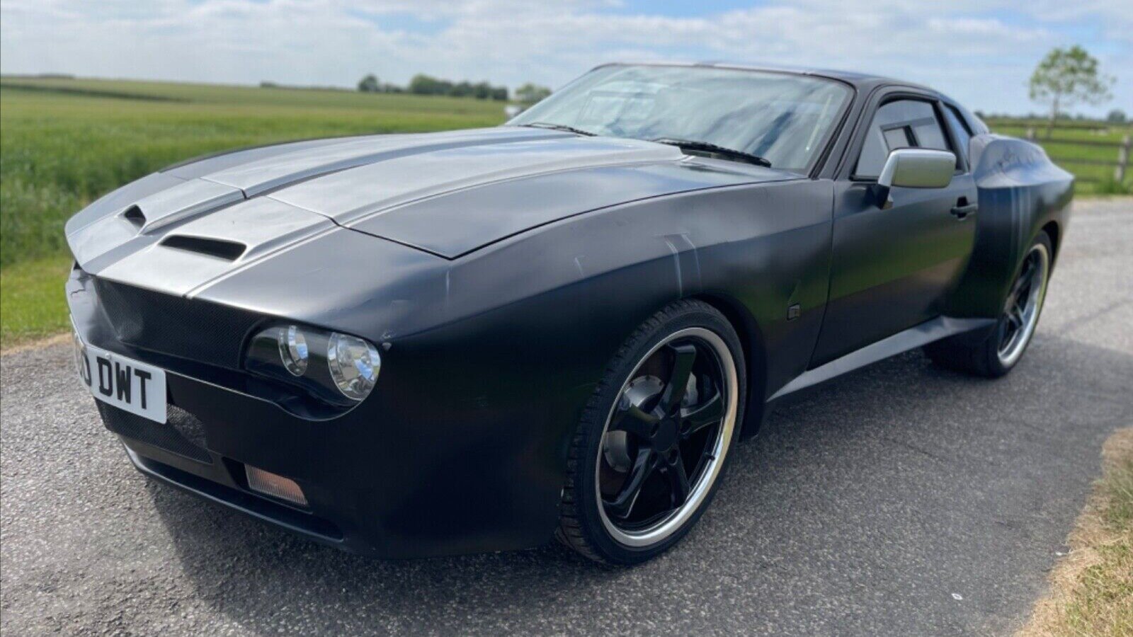 На продажу выставлен Porsche 944, который выглядит как машины из GTA