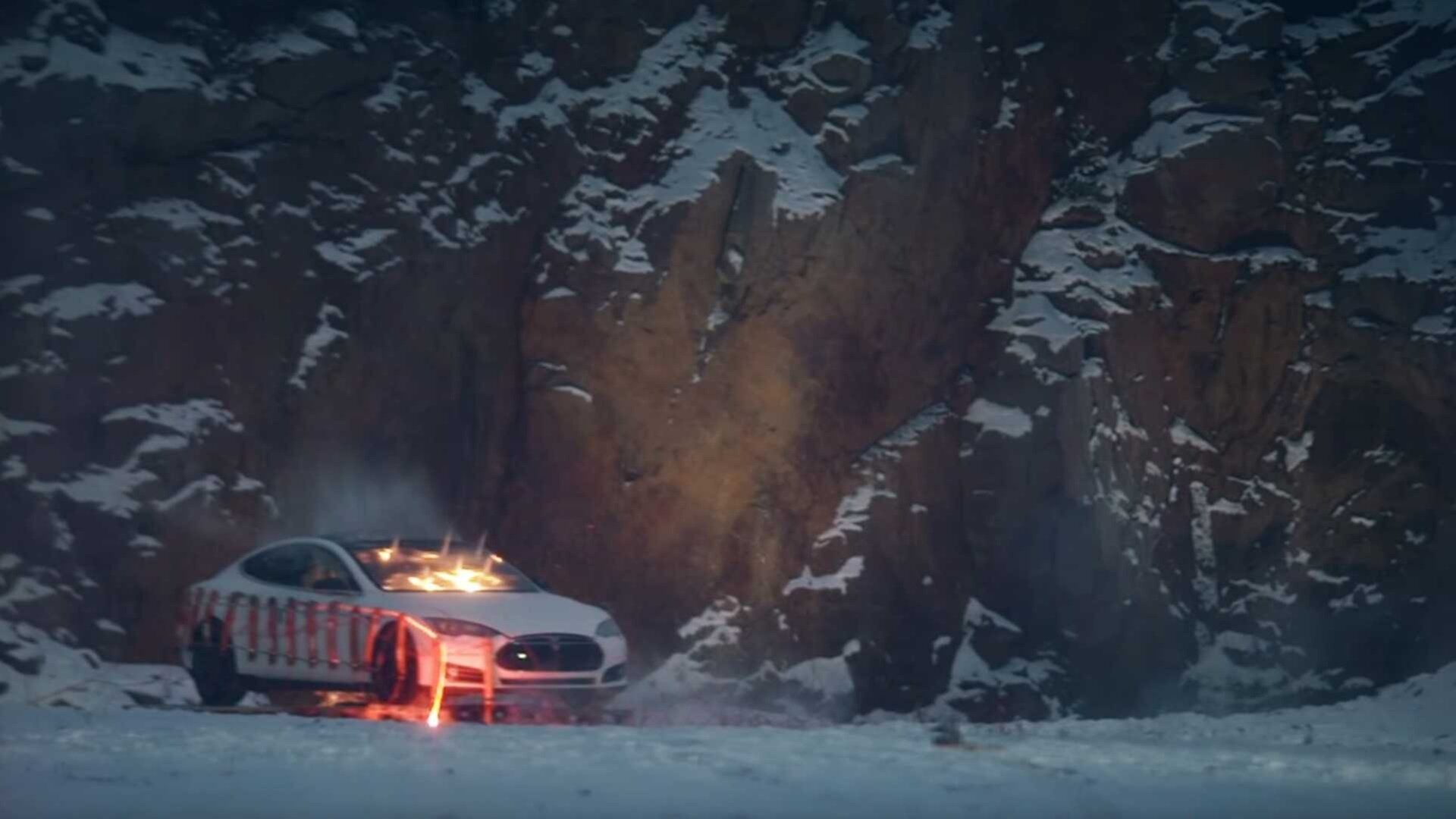 Эту Tesla взорвали, потому что не хотели ремонтировать за 20 тысяч евро