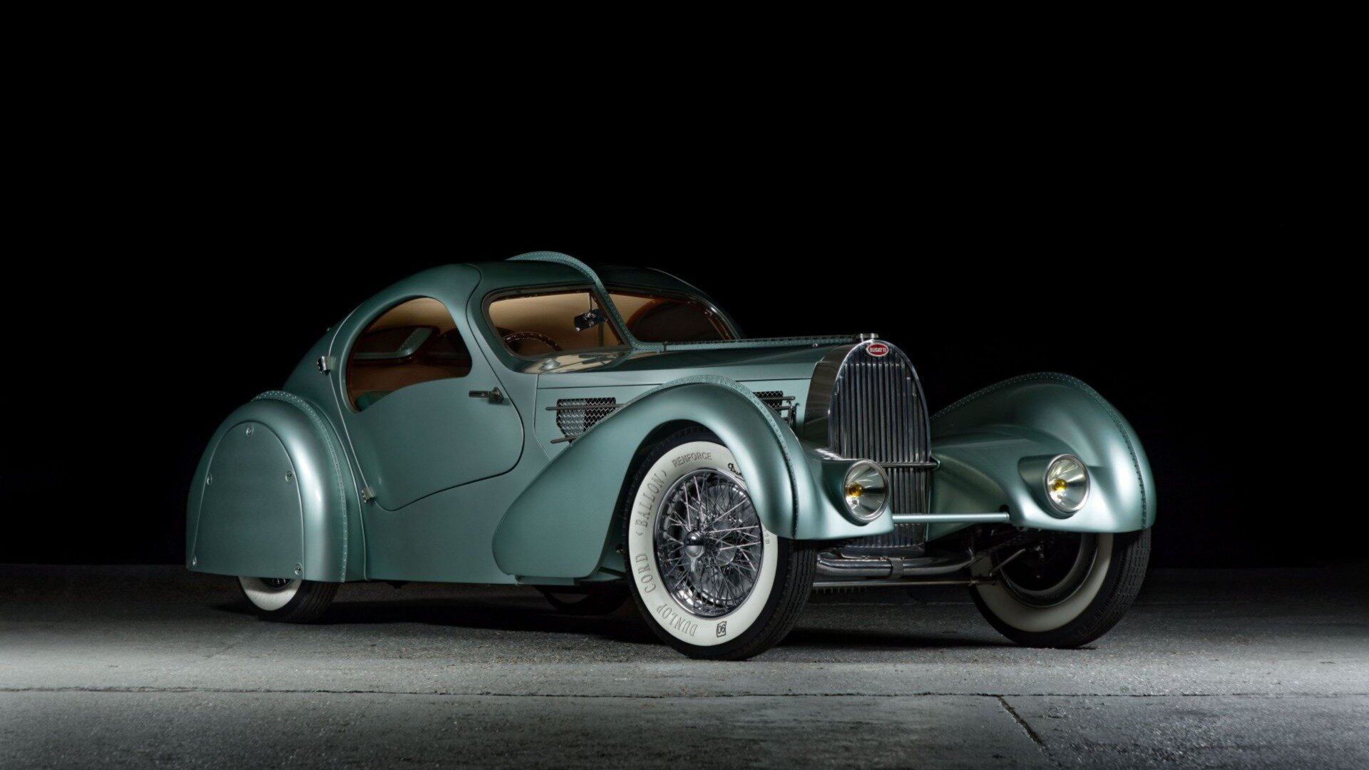За уникальный Bugatti могут заплатить 260 миллионов рублей, но он ненастоящий