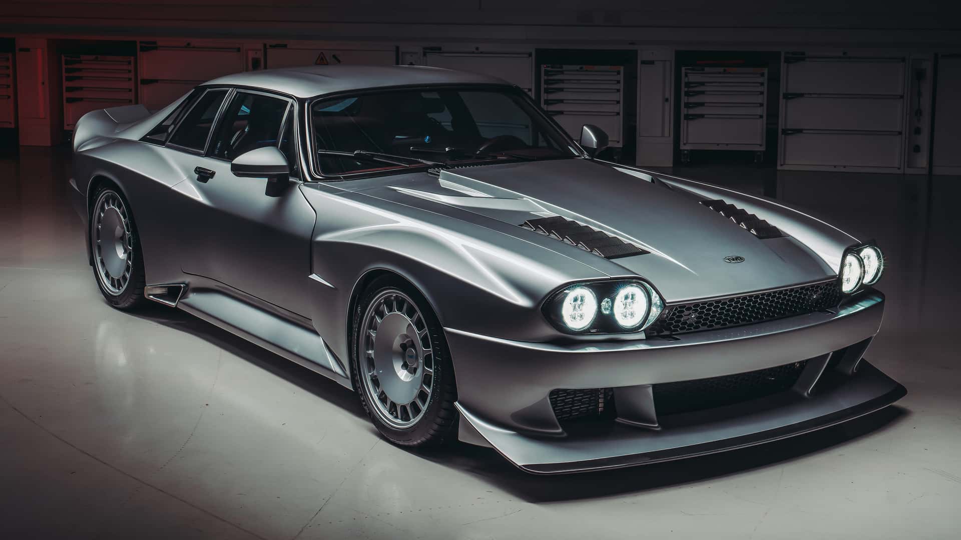 В Великобритании представили карбоновый рестомод Jaguar XJS за 285 000 долларов — таких построят только 88