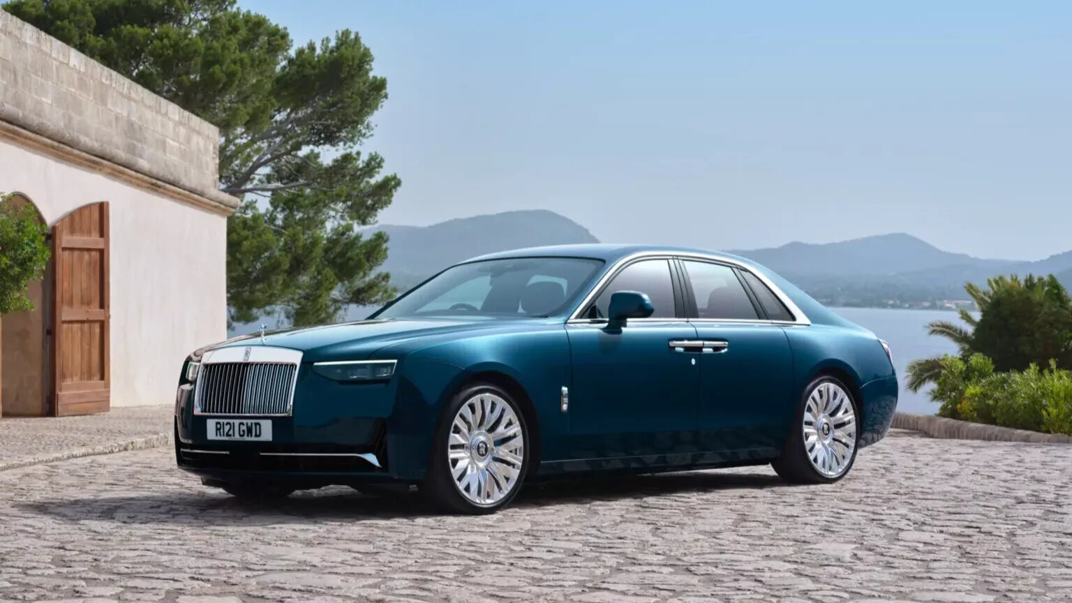 Обновлённый Rolls-Royce Ghost сохранил двигатель V12