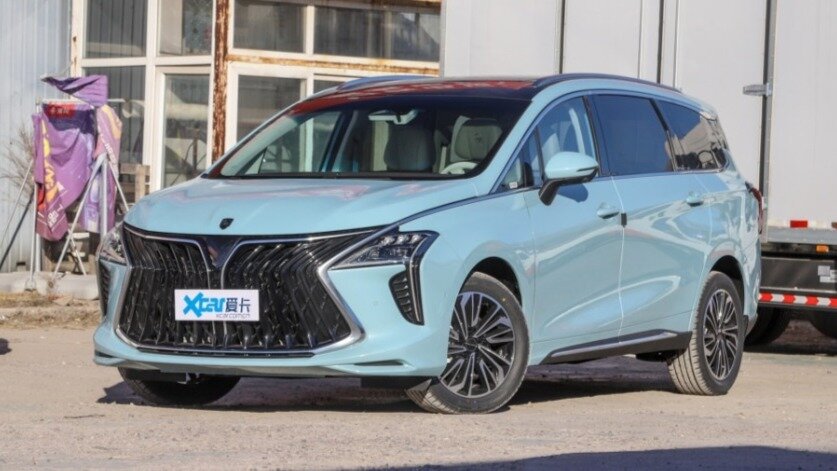 Dongfeng показал минивэн-«яхту»: отделка под гранит, решётка в стиле Lexus и богатое оснащение