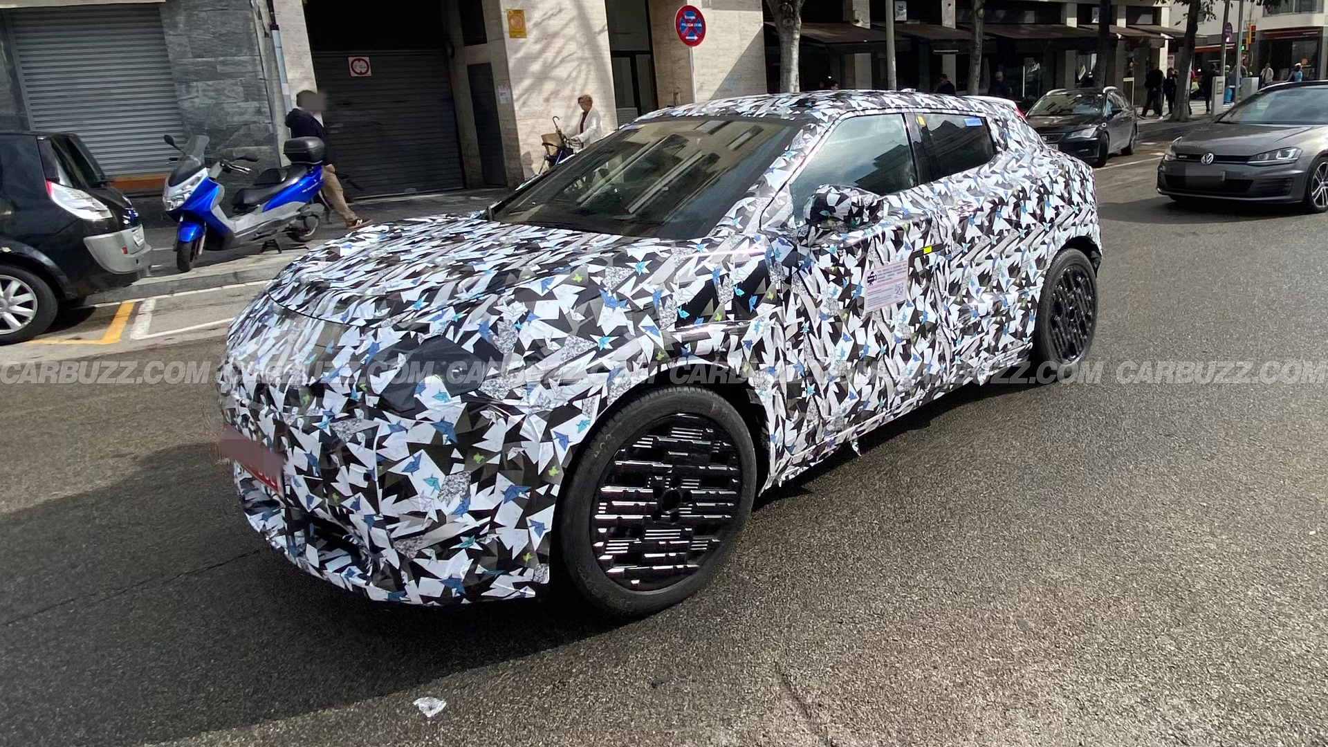 Новый Nissan Juke на батарейках впервые попался фотошпионам