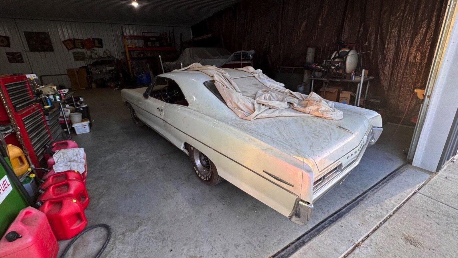 Простоявший в гараже 32 года Pontiac Ventura оценили в 13,5 тысячи долларов