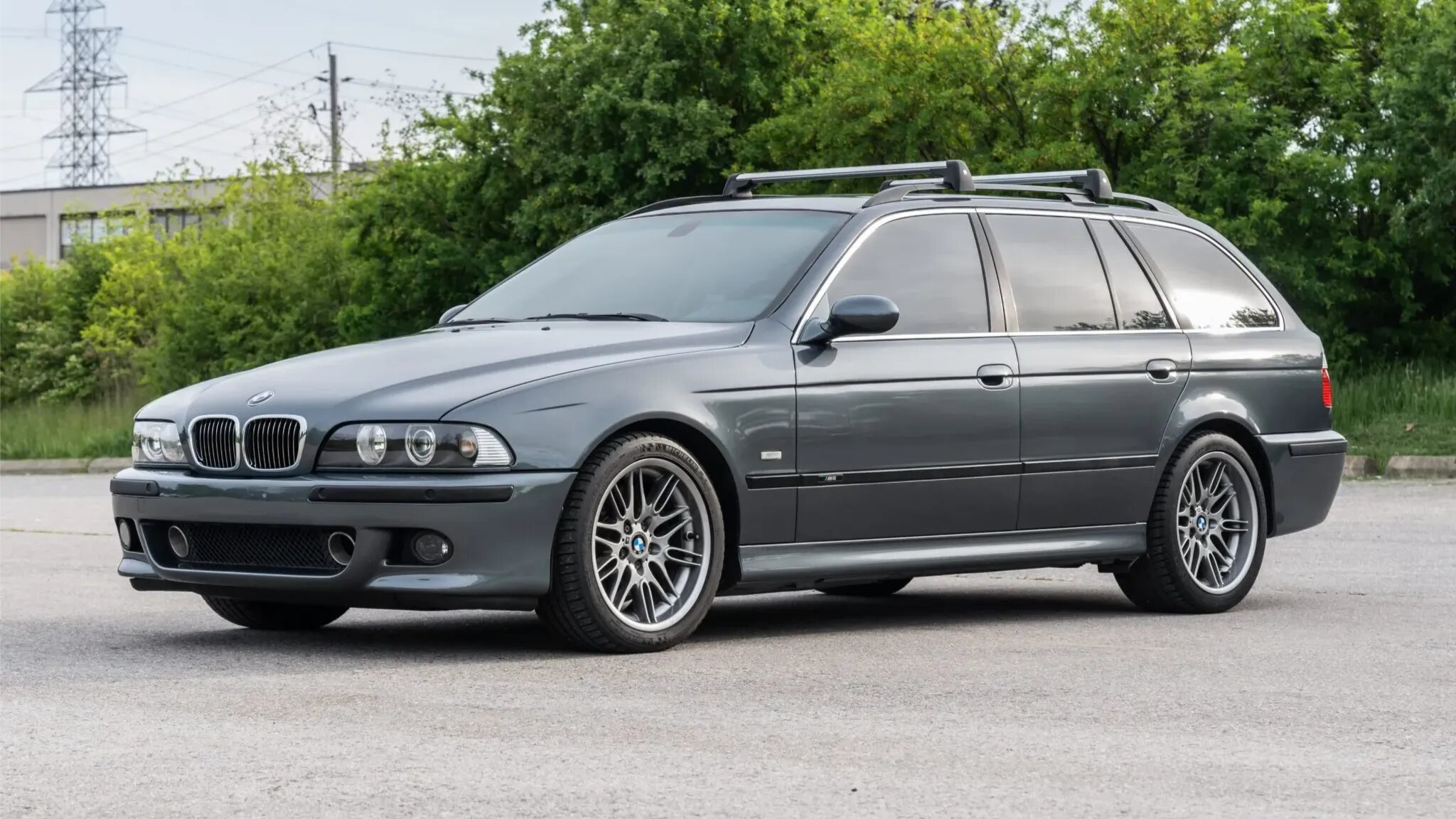 Самодельный универсал M5, которого не было у BMW, продали дешевле новой «тройки»