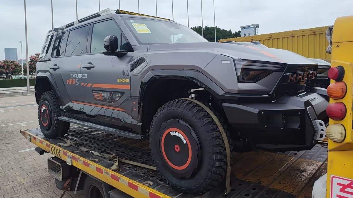 Появились фото спецверсии Dongfeng M-Hero M817 с космическим названием