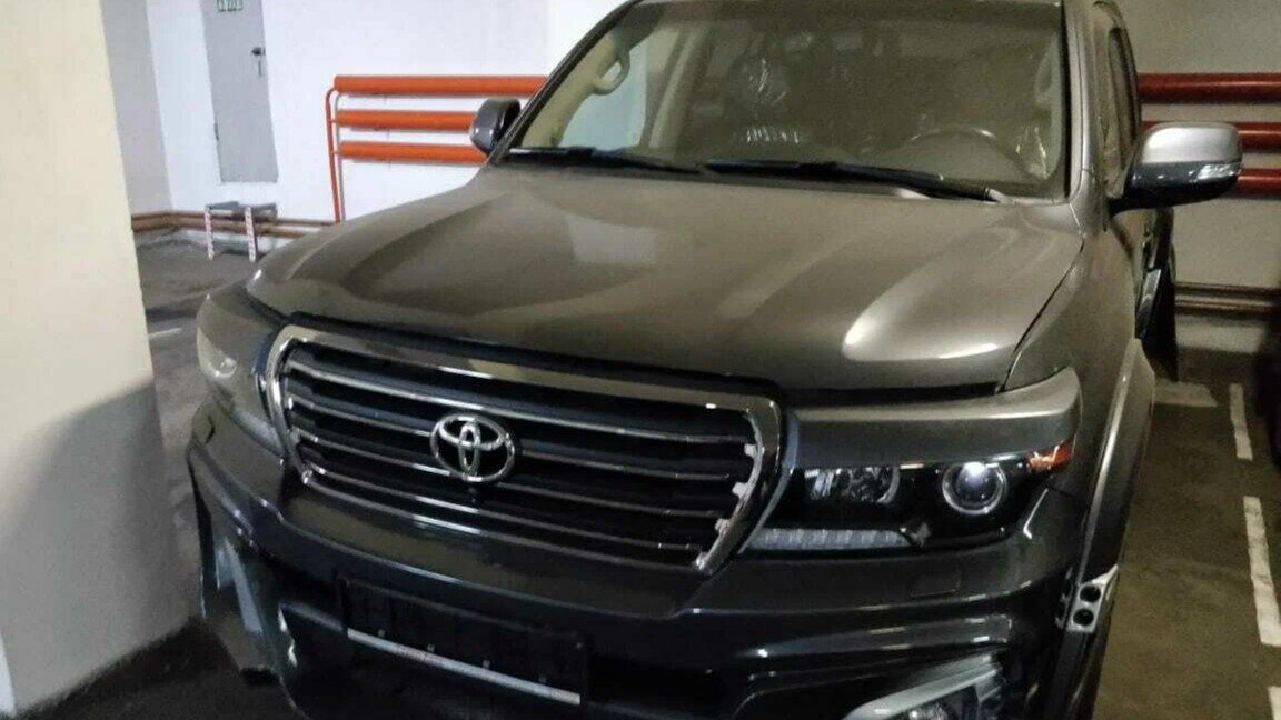 Новый Toyota Land Cruiser 200 простоял в гараже 8 лет и теперь продаётся