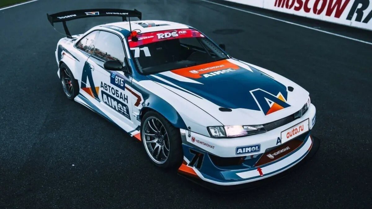 На Авто.ру продают 900-сильный дрифткар Nissan Silvia S14, который гонял в чемпионате RDS GP