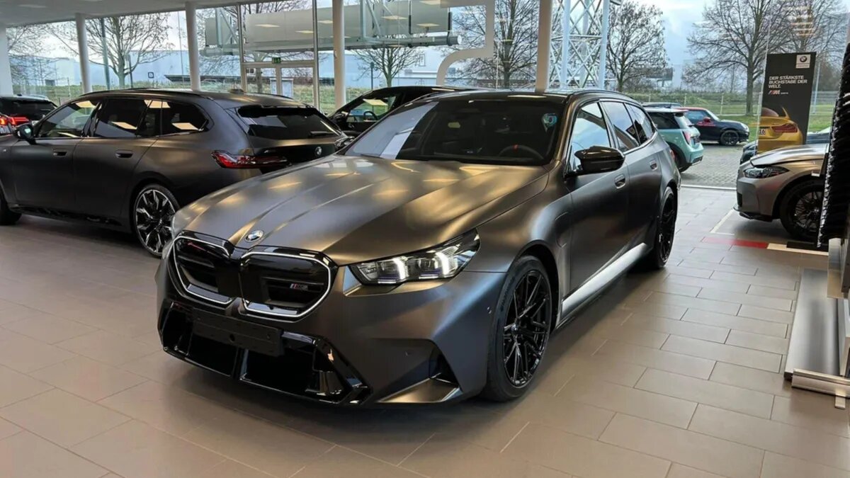 В России начали продавать универсалы BMW M5 нового поколения