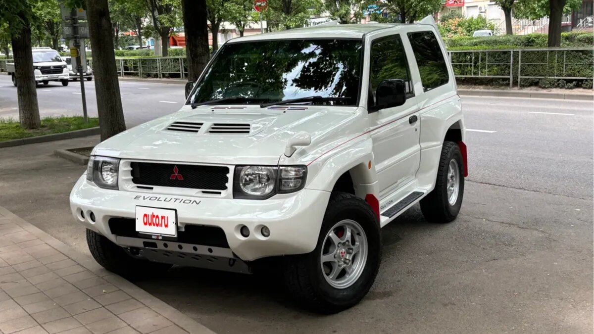 В России появился в продаже очень редкий Mitsubishi Pajero Evolution